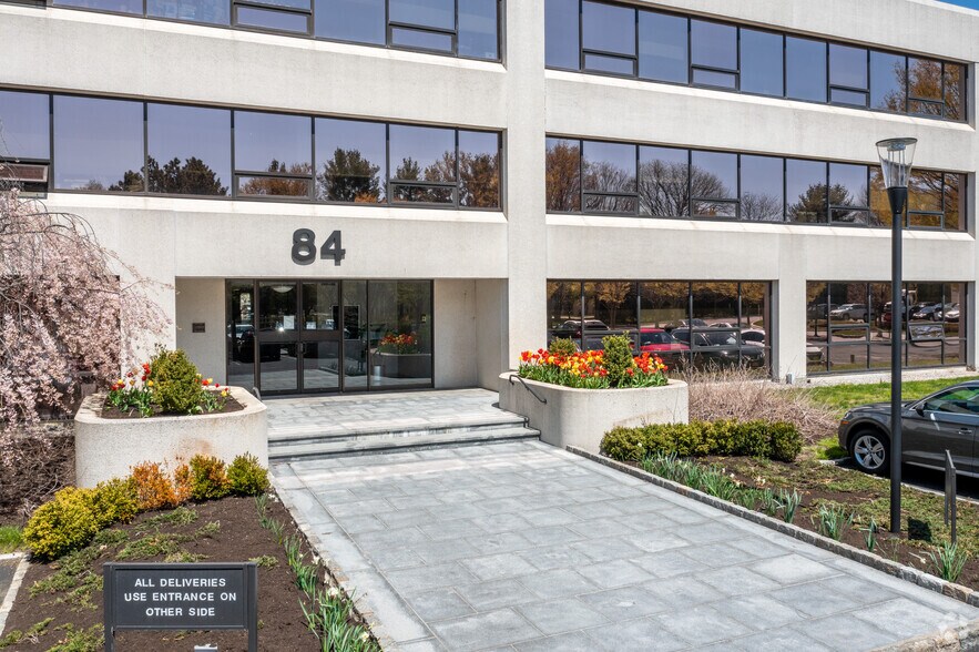 More Photos Of 84 Business Park Dr, Armonk Office For Lease