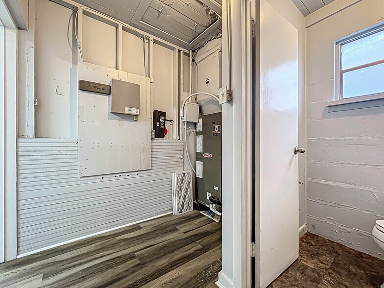 More Photos Of 1976 W Fairbanks Ave, Winter Park General Retail For Sale