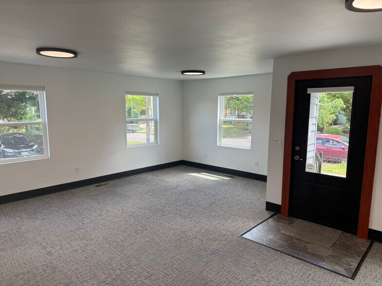 More Photos Of 345 Lincoln St SE, Salem Office For Lease