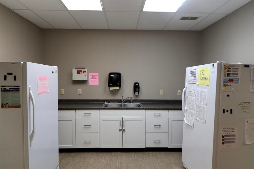 More Photos Of 1203 E College St, Brownsville Medical For Sale