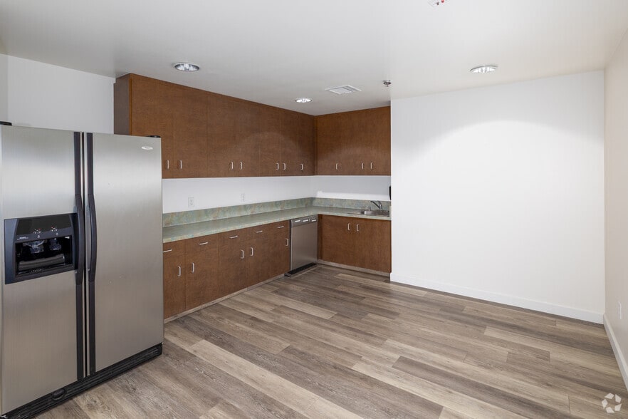 More Photos Of 351 Candelaria, Oxnard Warehouse For Sale