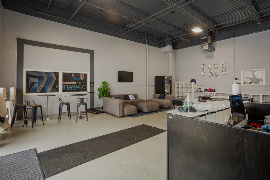 More Photos Of 2401 Highway 13 W, Burnsville Warehouse For Sale