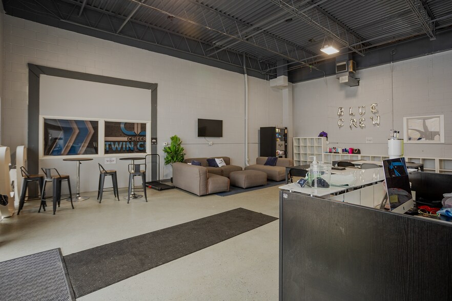 More Photos Of 2401 Highway 13 W, Burnsville Warehouse For Sale
