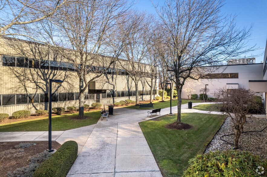 More Photos Of 202 Campus Dr, Somerset Flex For Lease