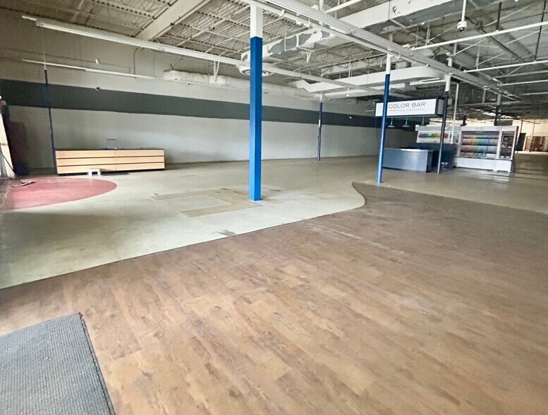More Photos Of 7826-7844 W In-66, Newburgh Unknown For Lease