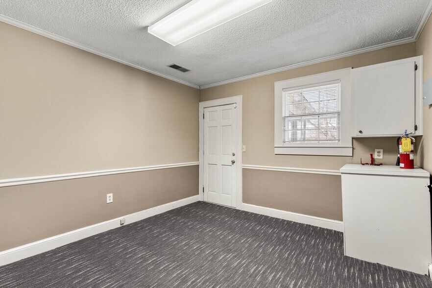 More Photos Of 302 N White St, Lancaster Office For Sale