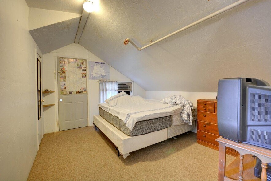 More Photos Of 625 Barbara Drive, Grants Pass Assisted Living For Sale