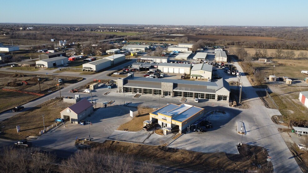 More Photos Of 520 Topeka Ave, Justin Freestanding For Lease