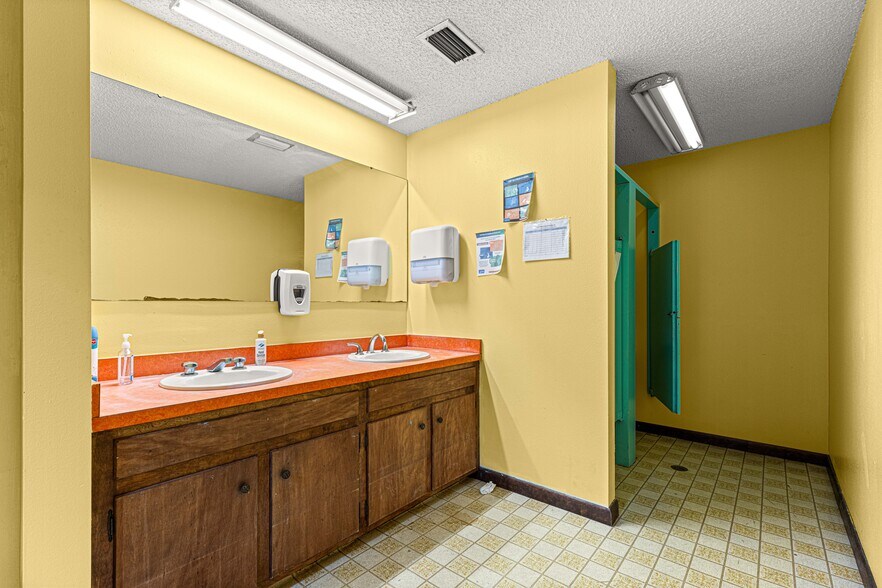 More Photos Of 484 Emerald Rd, Ocala Religious Facility For Sale