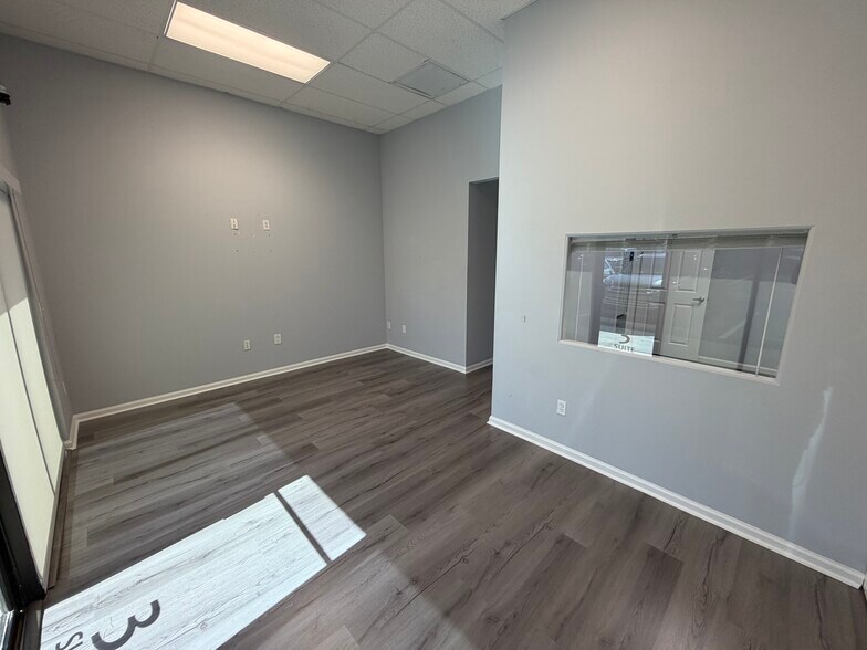 More Photos Of 1095 Jupiter Park Dr, Jupiter Light Manufacturing For Lease