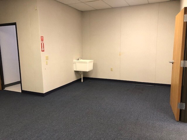 More Photos Of 1036-1062 Corporate Ln, Export Storefront Retail Office For Lease