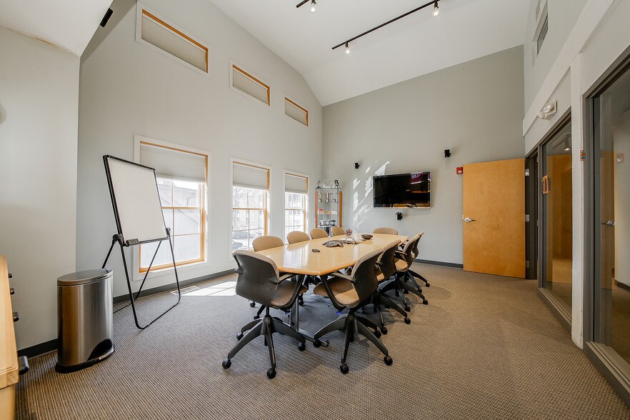 More Photos Of 5222 Main St, Downers Grove Office For Lease