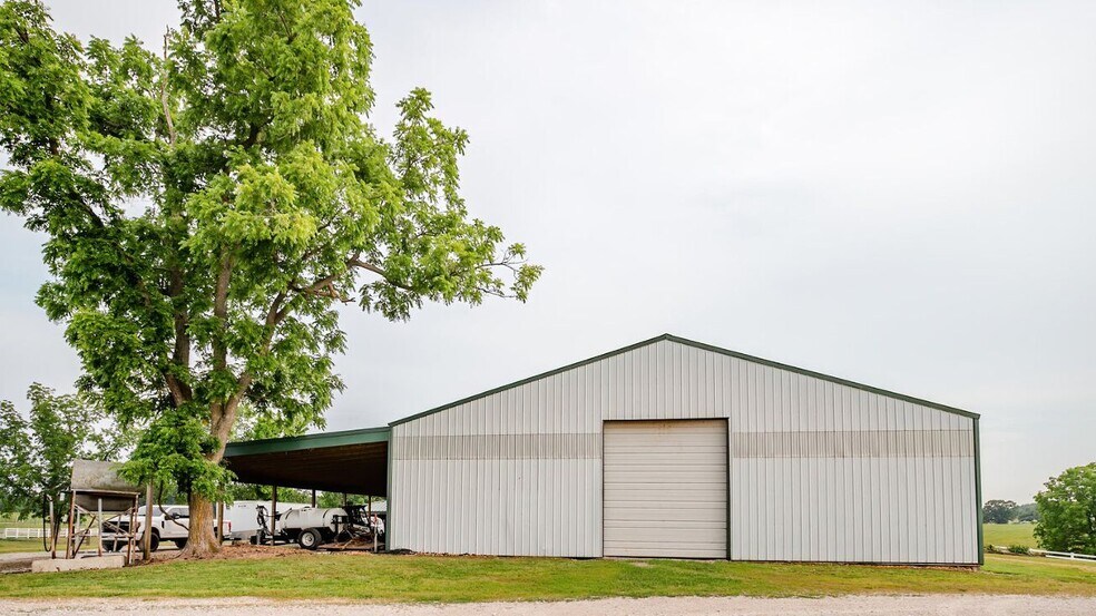 More Photos Of 352 MO-245, Dadeville Horse Stables For Sale