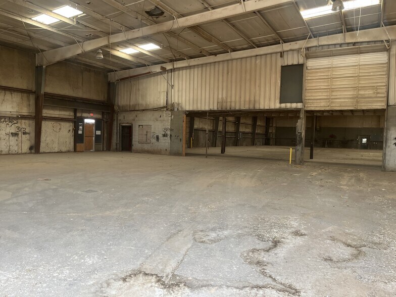 More Photos Of 1012 E Waylon Jennings Blvd, Littlefield Industrial For Sale