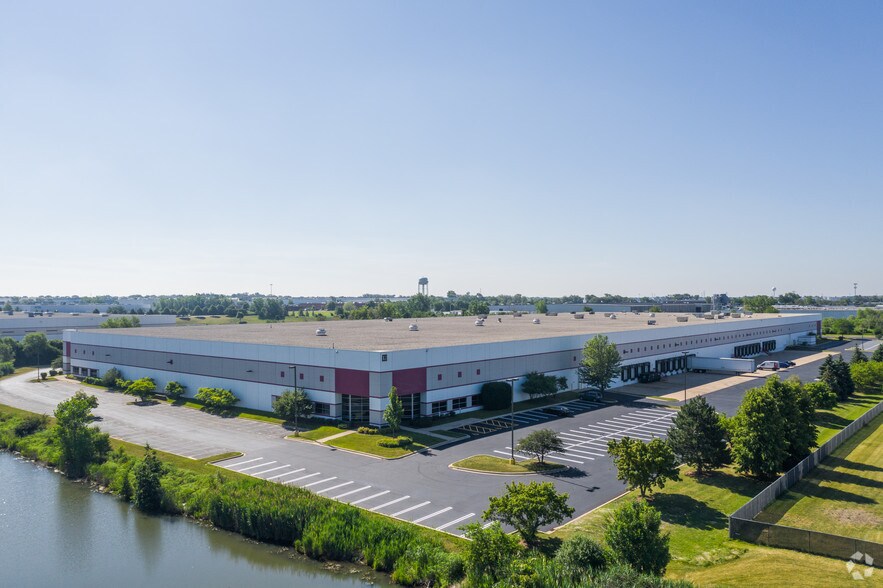 More Photos Of 135-195 E Elk Trl, Carol Stream Distribution For Lease