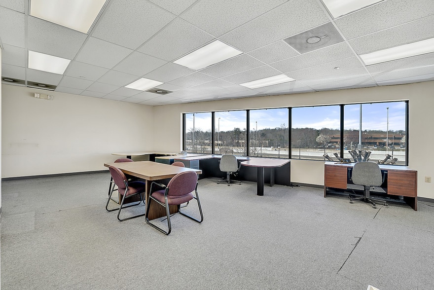More Photos Of 8390 Terminal Rd, Lorton Flex For Sale