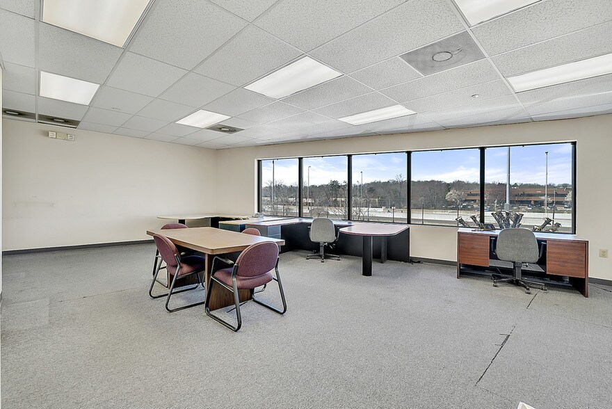 More Photos Of 8390 Terminal Rd, Lorton Flex For Sale