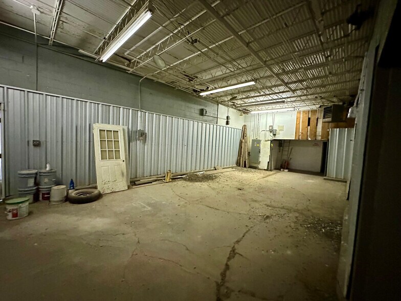 More Photos Of 9420 SE 3rd Ave, Amarillo Showroom For Sale