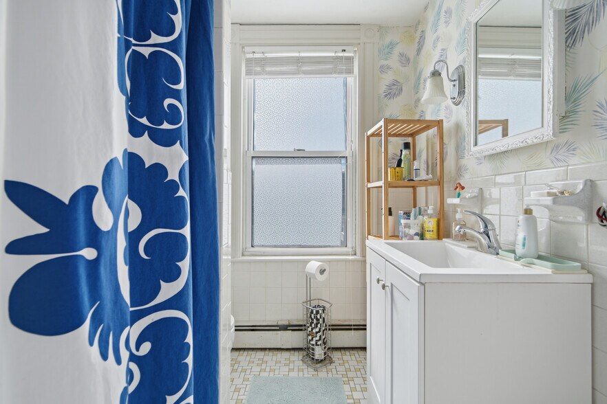 More Photos Of 37 Washington Ave, Waltham Multifamily For Sale