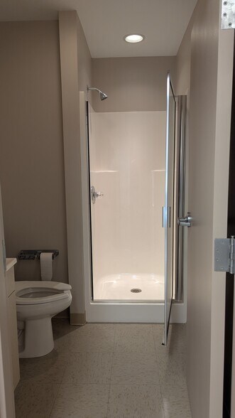 More Photos Of 139 Lewis Ave, Circleville Medical For Lease