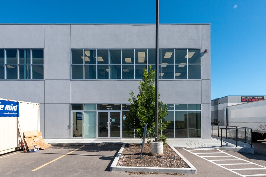 More Photos Of 3730 108 Ave NE, Calgary Service Station For Sale