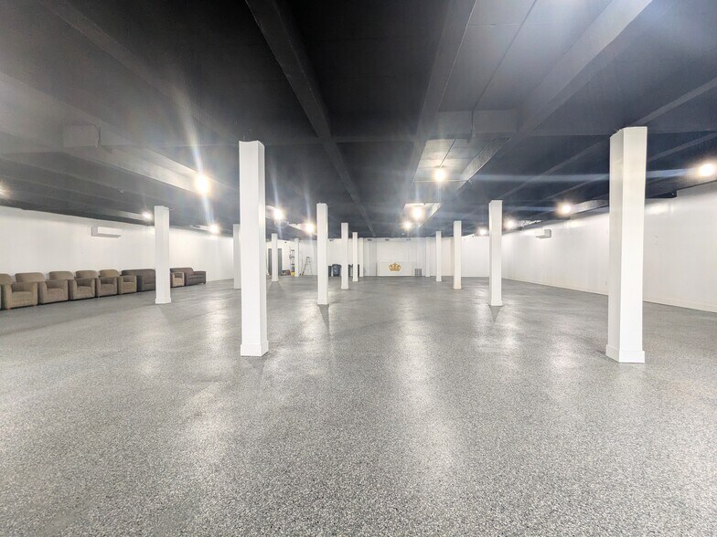 More Photos Of 179 N Main St, Freeport Storefront Retail Office For Lease