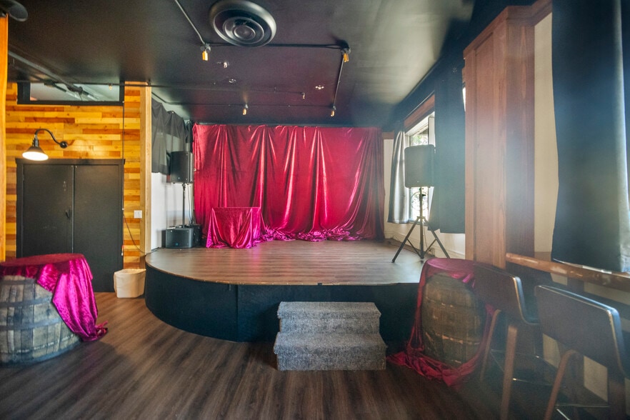 More Photos Of 45886 Wellington Ave, Chilliwack Hotel For Sale