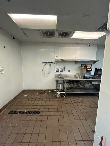 More Photos Of 835 Coleman Blvd, Mount Pleasant General Retail For Lease