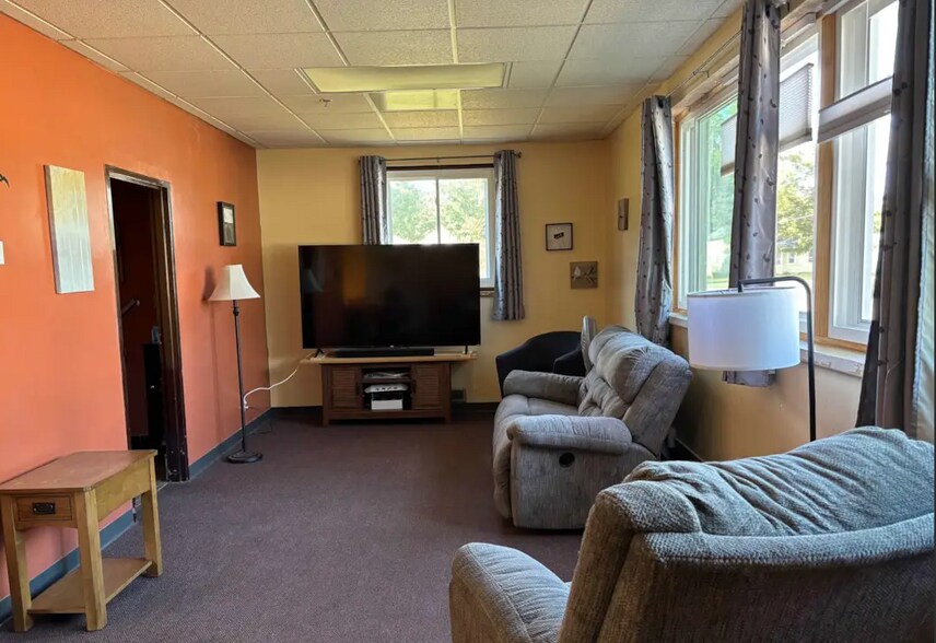 More Photos Of 605 E 4th Ave, Brodhead Office For Sale