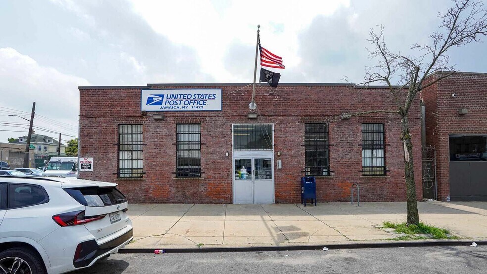 Primary Photo Of 19740 Jamaica Ave, Hollis Post Office For Sale