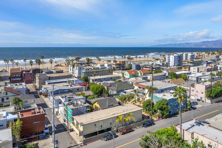 More Photos Of 40 24th pl, Venice Multifamily For Sale