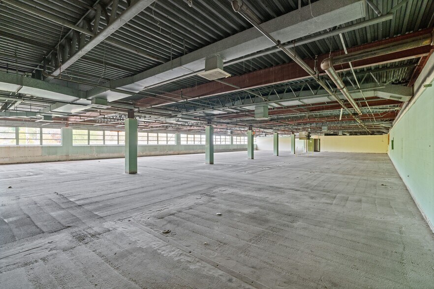 More Photos Of 26 Sears Way, West Springfield Distribution For Sale