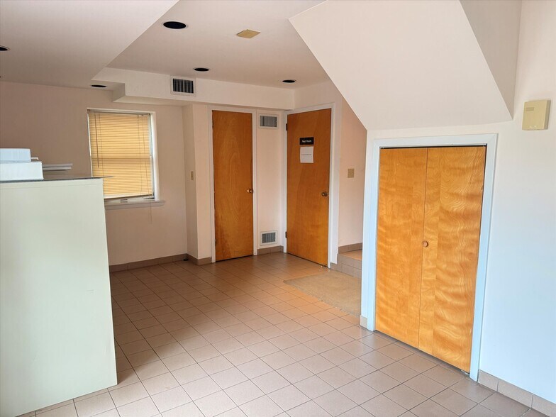 More Photos Of 2815 Bayside Ln, Flushing Office For Sale