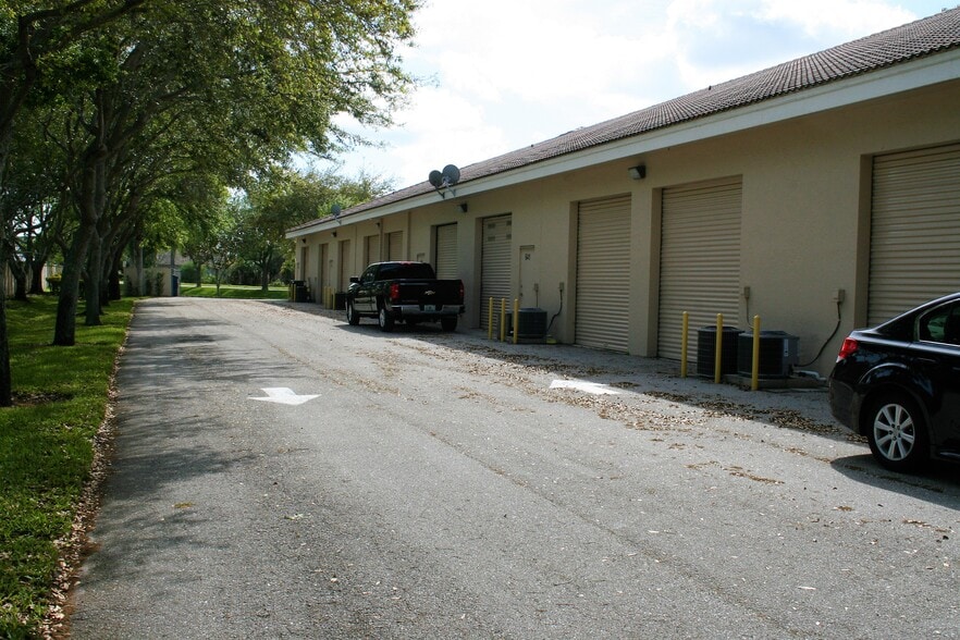 More Photos Of 609-673 SE Central Pky, Stuart Office For Sale