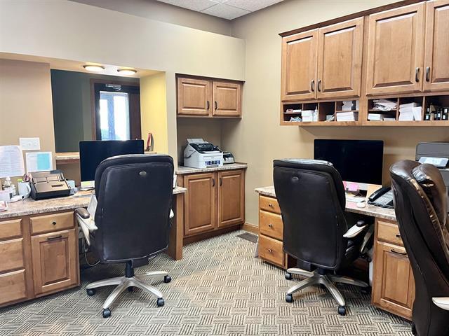 More Photos Of 6400 E Pea Ridge Rd, Huntington Medical For Lease