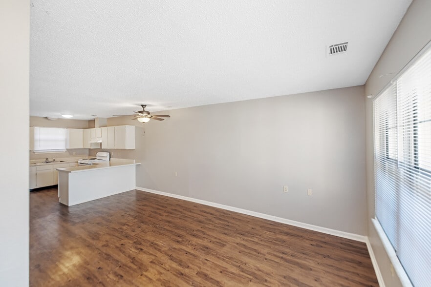 More Photos Of 408 SE 7th St, Oak Grove Apartments For Sale