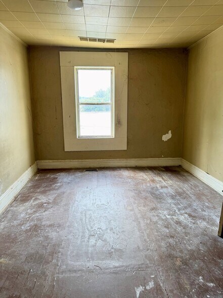 More Photos Of 484 Route 302, West Van Lear Specialty For Sale