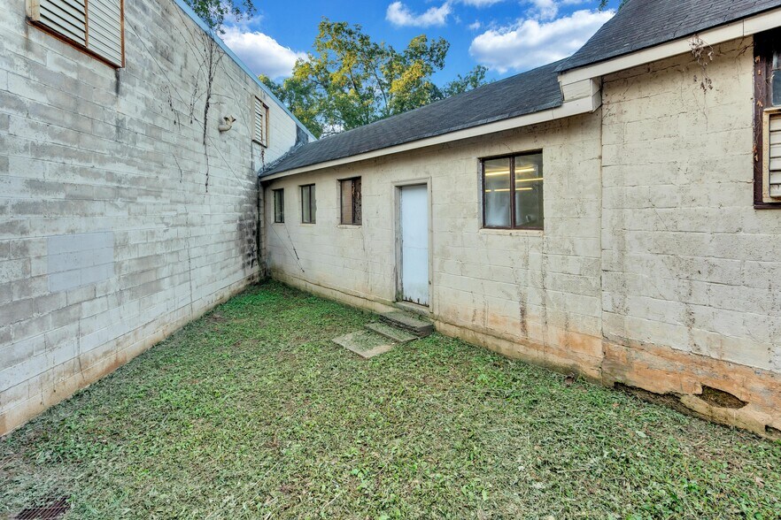 More Photos Of 2961 Alston Dr, Atlanta Warehouse For Sale