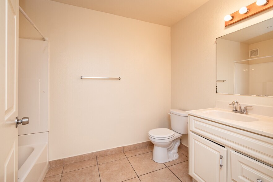 More Photos Of 1230 Melton Dr, Yuba City Apartments For Sale