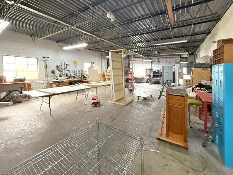 More Photos Of 9410-9450 Watson Industrial Park Dr, Crestwood Warehouse For Lease