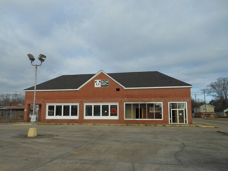 More Photos Of 317 S Cate St, Hammond Showroom For Sale