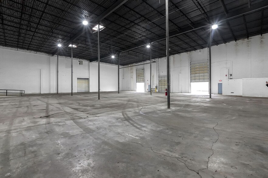 More Photos Of 1450 E Walnut St, Lancaster Manufacturing For Sale