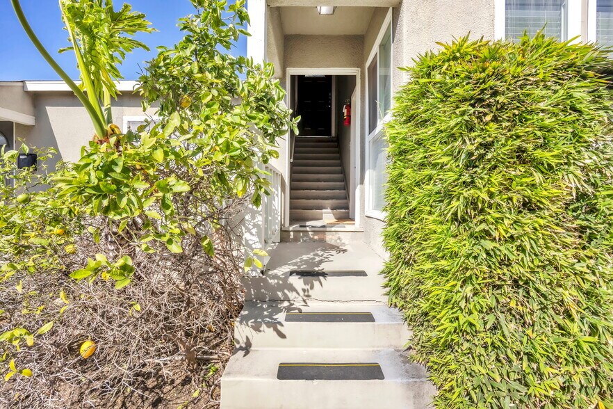 More Photos Of 622 S Pacific Coast Hwy, Redondo Beach Apartments For Sale