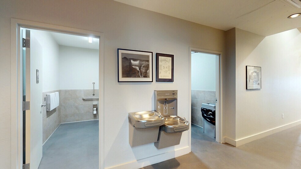 More Photos Of 6 N Lake Powell Blvd, Page Freestanding For Lease
