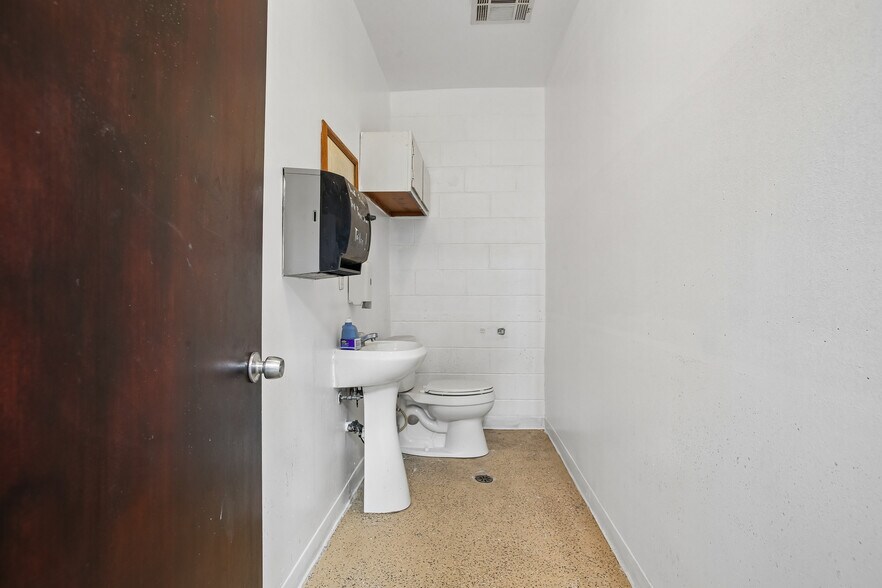 More Photos Of , New Orleans General Retail For Sale