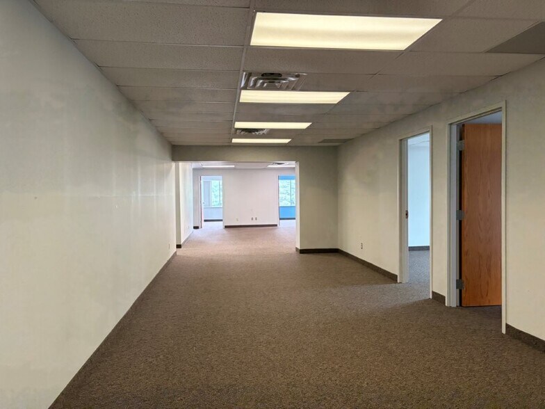 More Photos Of 4155 Old Sibley Memorial Hwy, Eagan Research And Development For Sale