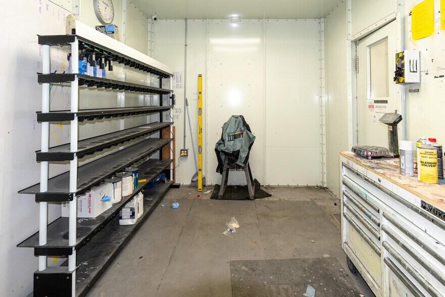 More Photos Of 2300B Plantside Dr, Louisville Warehouse For Lease