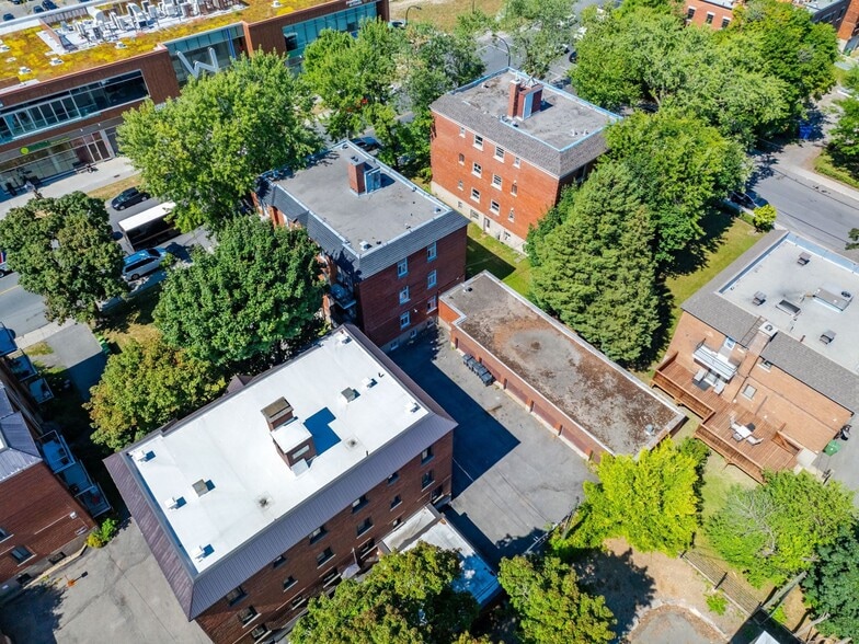 More Photos Of 2750 Av Van Horne, Montréal Apartments For Sale