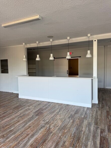 More Photos Of 1201 W Main St, Leesburg Service For Lease