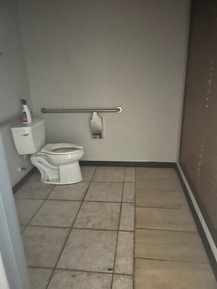 More Photos Of 13401 Blue Heron Beach Dr, Orlando Freestanding For Lease